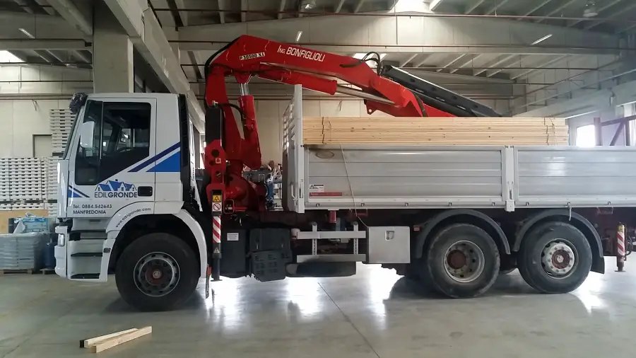 Impresa di costruzioni a Manfredonia durante i lavori edilizi